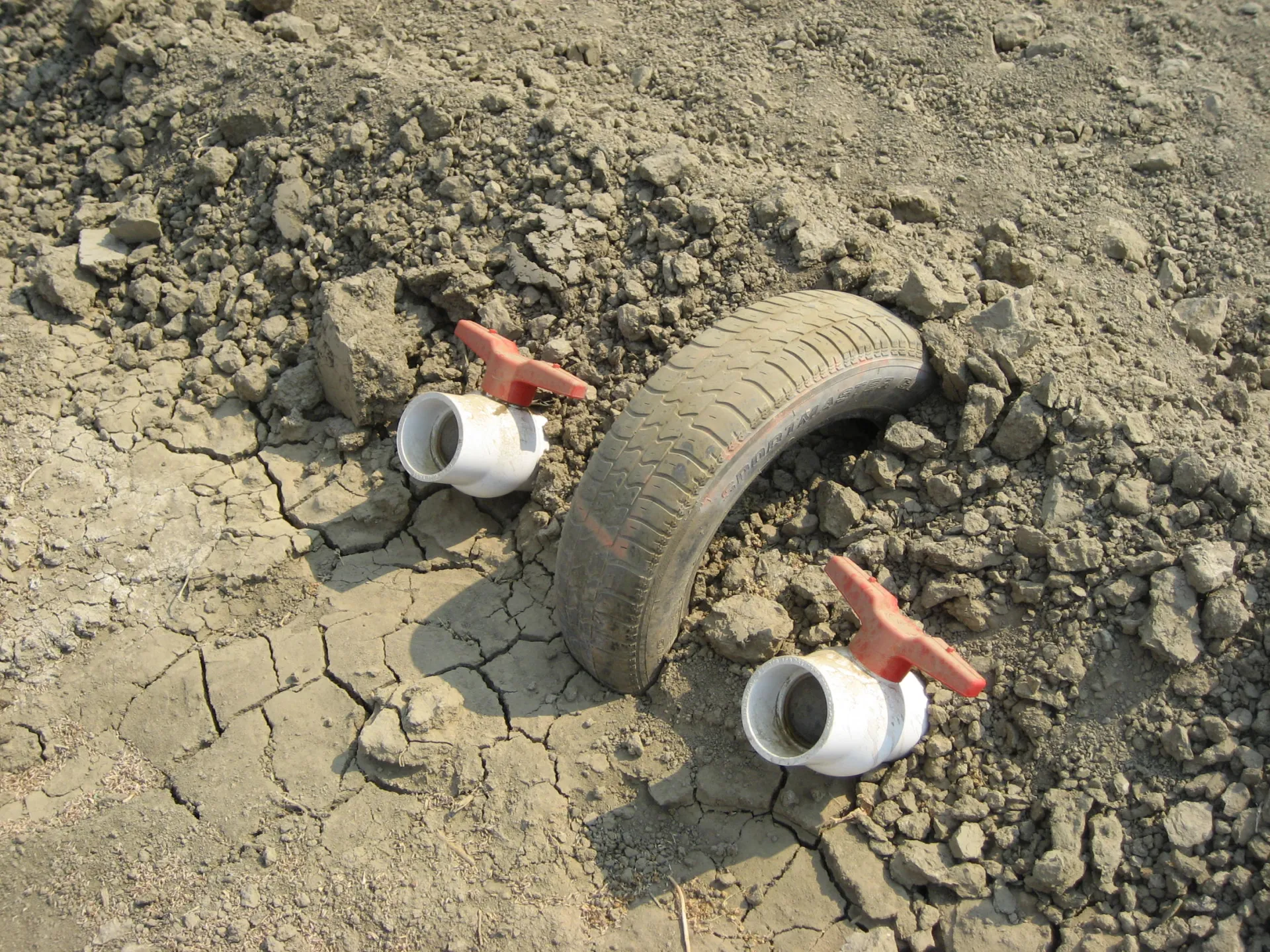 Manifold flush valves for a row crop subsurface drip system Photo: L. Schwankl