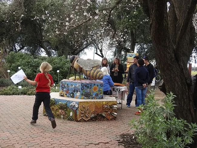 The UC Davis Biodiversity Museum Day draws an annual crowd at the Häagen-Dazs Honey Bee Haven, a bee garden operated by the UC Davis Department of Entomology and Nematology. (Photo by Kathy Keatley Garvey)