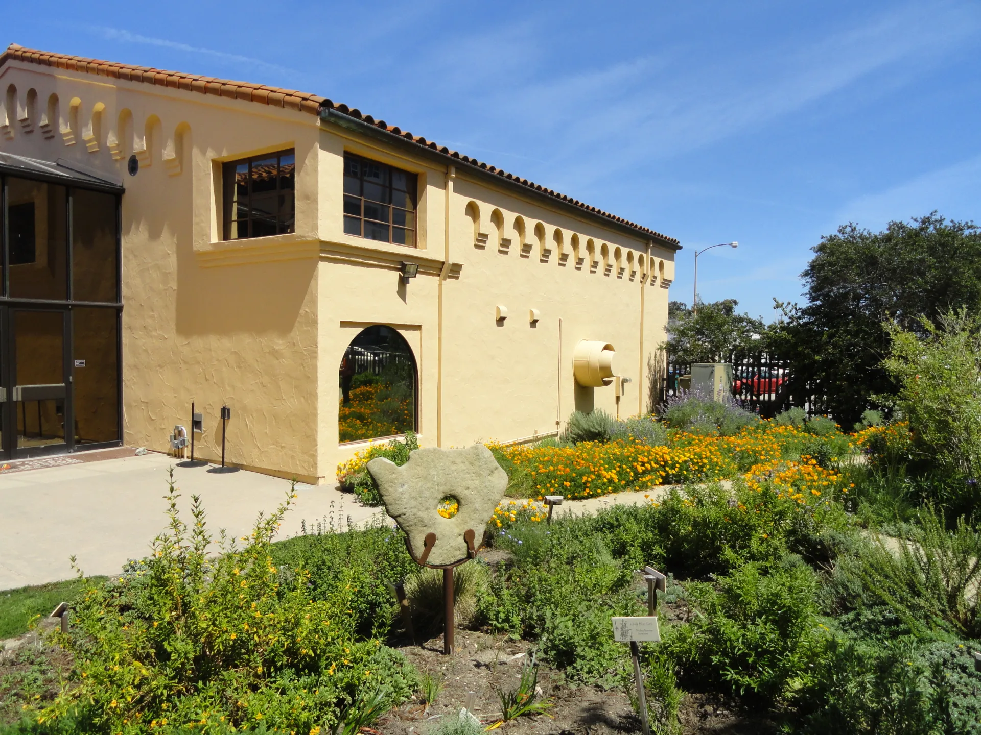 Pacific_Grove_Museum_of_Natural_History_garden