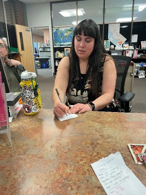 Angelina Gomez is signing in seeds