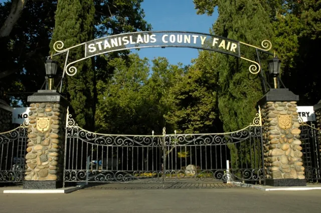 Arch gate.