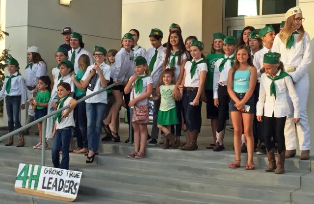 More than 100 4-H members, 4-H volunteers, Master Gardener volunteers, farmers, nutrition course participants and other UCCE stakeholders attended a meeting to tell the Riverside County Board of Supervisors how they have personally benefited from UC ANR research and outreach.