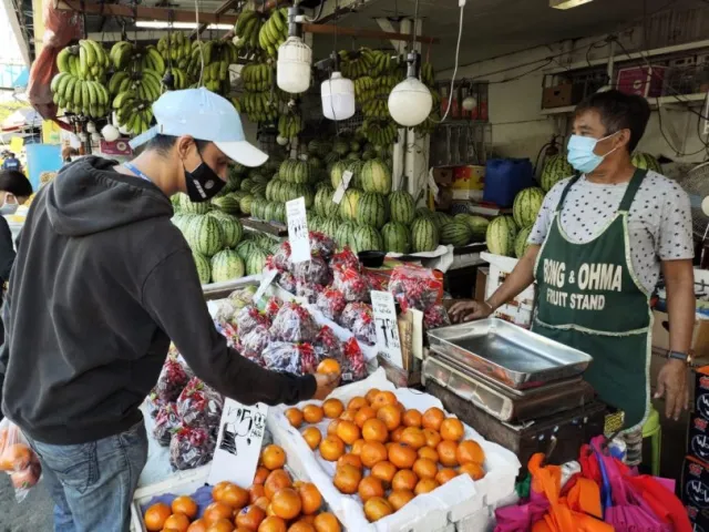 customer & fruit seller in the market