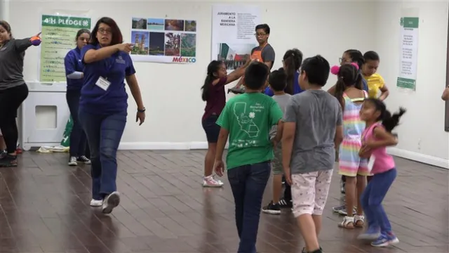 Claudia Díaz-Carrasco asesora de desarrollo juvenil de 4-H es parte de la Iniciativa Latina de UC ANR