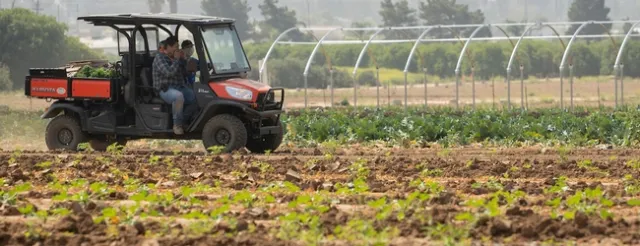 UC Riverside-2020-04-30 RGarden Harvest (UCR Stan Lim)