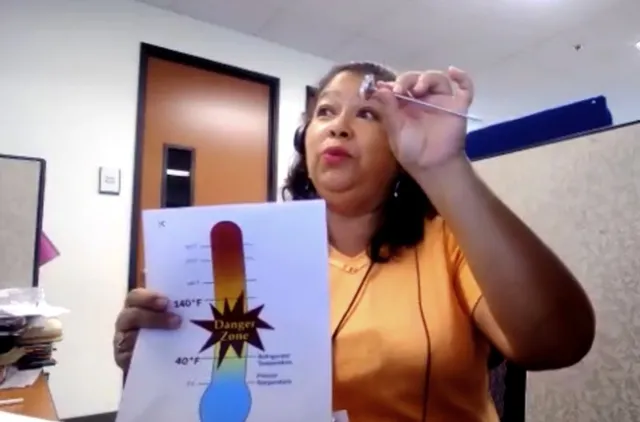 Alejandrina Orozco, nutrition educator at UCCE shows the danger zone, that is, when bacteria multiply more quickly when food is not refrigerated and can cause food poisoning