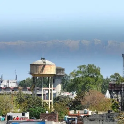 Himalyans can be seen from 100 miles away. Source CNN Travel