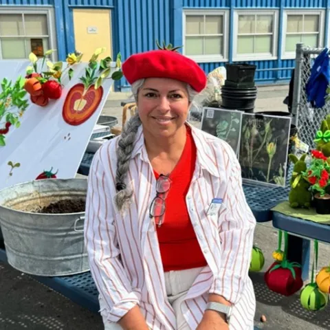 Jardineros Lead May Coleman at the Verde Elementary School spring potting up class_Photo Courtesy Rosalie Rose–Lerman