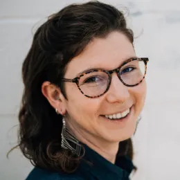 Stepha Velednitsky headshot