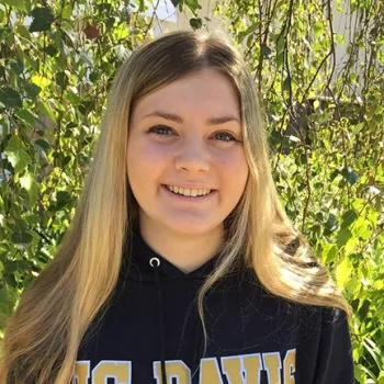 Annaliese Wargin won the UC Davis Department of Entomology and Nematology's “Citation for Outstanding Performance,” as well as a “Department Citation.”