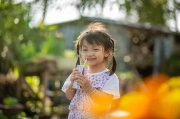 During the hot months, enjoy the garden in the morning with a cold drink. (Photo: Pixabay)