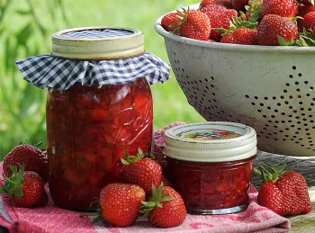 strawberry jam and fresh strawberries