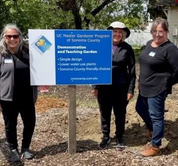 Master Gardeners build demonstration gardens to educate home gardeners